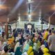 Peziarah memadati di komplek Makam Sunan Gunung Jati di Cirebon.