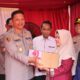 Wakapolres Depok serahkan sembako dan layanan kesehatan gratis ke warga Cimanggis