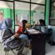 Wali murid melakukan survei lokasi Rintisan Sekolah Swasta Gratis di Kota Depok pada 30 Juni 2025.