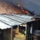 Kebakaran warung sembako di Beji Depok menyebabkan korban tewas tersengat listrik saat bantu pemadaman