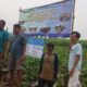 Warga sedang berfoto di depan ladang buah melon milik BUMDes Mitra Sukses Desa Ciawi Japura Kecamatan Susukanlebak Kabupaten Cirebon (Foto: adainfo.id)