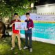 Perwakilan Artha Graha Peduli menyerahkan hewan kurban secara simbolik kepada perwakilan warga Cirebon, Kamis (05/06/25) (Foto: adainfo.id)