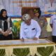 Bupati Cirebon, Imron, menandatangani pakta integritas pelaksanaan SPMB Kabupaten Cirebon 2025
