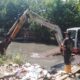 pengerukan sungai singaraja oleh bbws cimancis di desa pengarengan