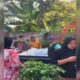 Warga marah saat pembagian sembako di Cipayung Depok