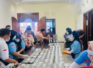 Aktivitas dapur sehat anak negeri di Sawangan Depok siapkan makanan bergizi untuk siswa dan ibu hamil