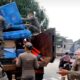 Petugas Satpol PP Kota Depok saat menertibkan bangunan liar di lahan fasos fasum