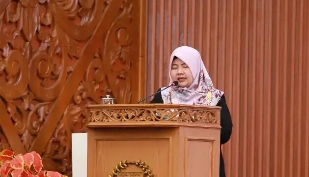 Anggota DPRD PKS Nuryuliani saat sampaikan aspirasi warga Sukatani soal banjir dalam rapat paripurna DPRD Depok