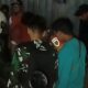 Anggota Koramil Sukmajaya mengamankan gadis remaja yang tertangkap usai mencuri HP di kawasan Jalan Bahagia Raya, Depok