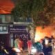 kebakaran ruko penjual ayam geprek depok malam hari