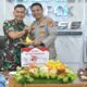 Kodim 0508/Depok menyerahkan tumpeng dan kue ulang tahun kepada Polres Metro Depok dalam perayaan Hari Bhayangkara ke-79