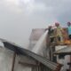 Kobaran api melalap habis gudang plastik di Pasar Kemiri Depok, disertai asap hitam pekat dan kepanikan warga sekitar