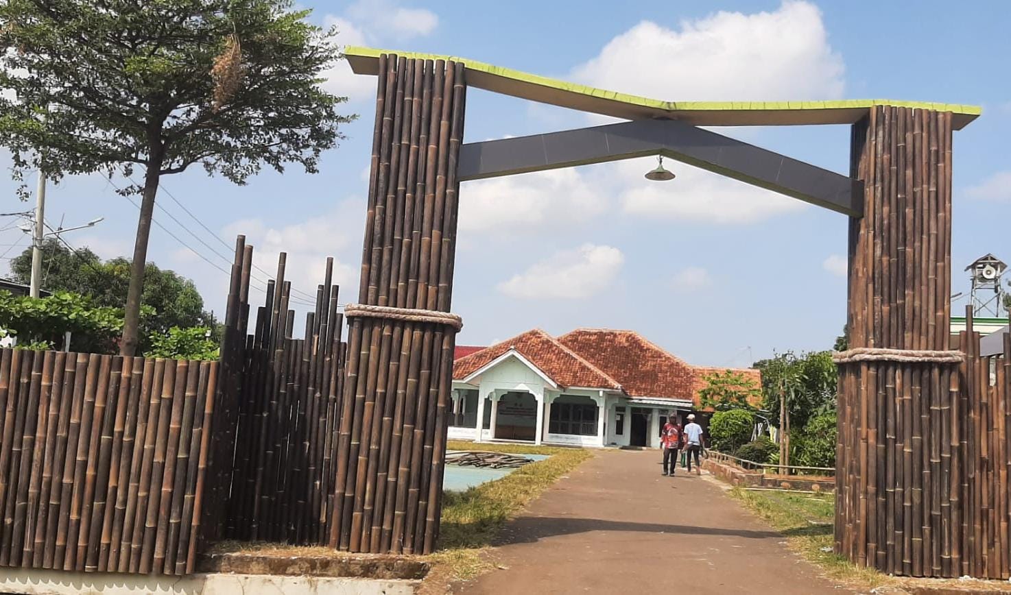 Gapura Bambu Cipeujeh Kulon