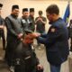 Ketua Karang Taruna Cirebon, Rian Hadi Saputra, dan Komandan Garda Sakti Sekata, Adi Kusnadi, usai prosesi pelantikan anggota, Minggu (20/7/2025).
