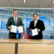 Menteri Koordinator Bidang Perekonomian, Airlangga Hartarto (kanan), selepas menandatangani Indonesia-European Union Comprehensive Economic Partnership Agreement (IEU-CEPA)