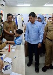 Wamenkes Dante Saksono Tinjau Program Cek Kesehatan Gratis di SD Prestasi Global Depok