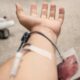 Petugas PMI Depok sedang menerima donor darah dari warga secara sukarela