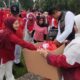 ASN Pemkot Depok mengenakan pakaian olahraga merah putih saat apel pengumpulan bendera Merah Putih di Balai Kota