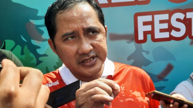 Wakil Wali Kota Depok Chandra Rahmansyah saat memberikan keterangan kepada wartawan terkait usulan pelebaran jalan di Cinere.