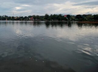 Wali Kota Depok Supian Suri meninjau Situ Cilodong untuk percepatan penanganan banjir