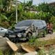 Mobil Toyota Innova tabrak pembatas beton di Pintu Tol Krukut
