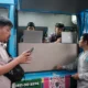 Warga Depok mengurus pembaruan data Kartu Keluarga di layanan daring SILONDO BERMULA