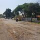 Proses perbaikan jalan Sindanglaut–Pabuaran di Desa Karangtengah, Karangsembung oleh tim pelaksana lapangan DPUTR Kabupaten Cirebon