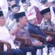 Ribuan jamaah menghadiri Haul Ponpes Buntet 2025 di Cirebon, tampak Kapolri Jenderal Listyo Sigit bersama para tokoh nasional dan ulama besar.