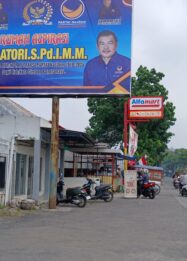Tampak depan Rumah Aspirasi H. Satori di Palimanan yang kini sepi pasca penetapan tersangka oleh KPK.