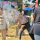 Warga Cilangkap Depok antusias mengikuti lomba rakyat dalam peringatan HUT ke-80 RI di Lapangan Kampung Nyencle