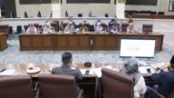 Ketua Pansus DPRD Kota Cirebon, Ana Susanti, menyampaikan laporan pengesahan RPJMD 2025–2029 dalam rapat paripurna.