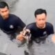 Petugas Damkar Depok temukan iPhone 15 Pro Max di kolam sedalam dua meter
