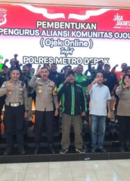 Aliansi Komunitas Ojol bersama Polres Metro Depok saat pembentukan pengurus