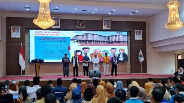 Doa bersama lintas tokoh agama di Balai Kota Depok