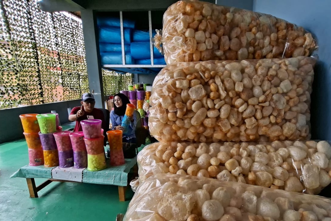 Kerupuk kulit sapi hasil olahan UMKM di Depok