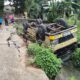 Truk yang membawa muatan pasir terguling di Depok