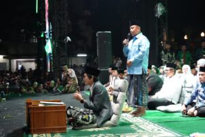Wali Kota Depok dalam acara tabligh akbar Ngaji Bareng Gus Iqdam
