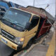Truk terperosok
