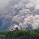 Gunung Semeru erupsi
