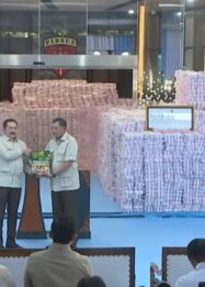 Penyerahan hasil penertiban hutan