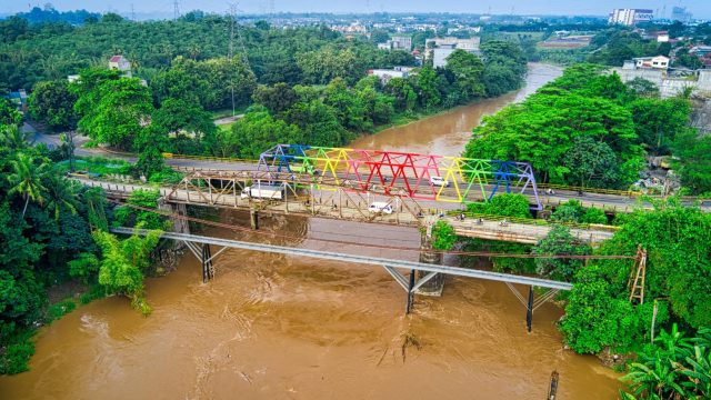 Sungai Cisadane tercemar