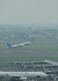 Jalur penerbangan Timur Tengah