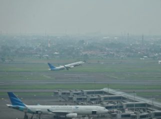 Jalur penerbangan Timur Tengah