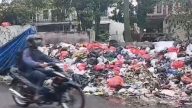 Sampah di TPS meluber