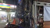 Kabel utilitas semrawut di Kota Depok