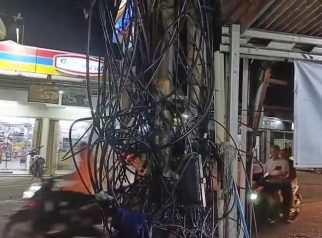 Kabel utilitas semrawut di Kota Depok