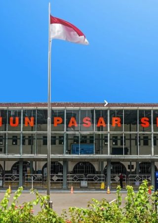 Pemudik Stasiun Pasar Senen