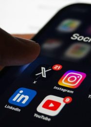 Sanksi tegas platform digital