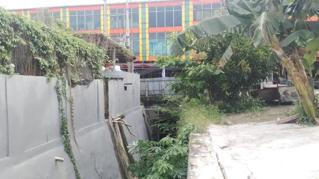 Bangunan diatas kali Pesanggrahan