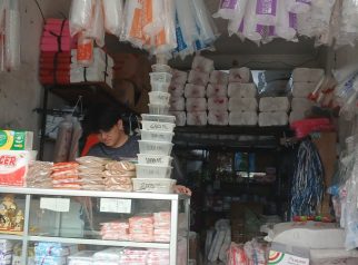 Pedagang plastik Depok